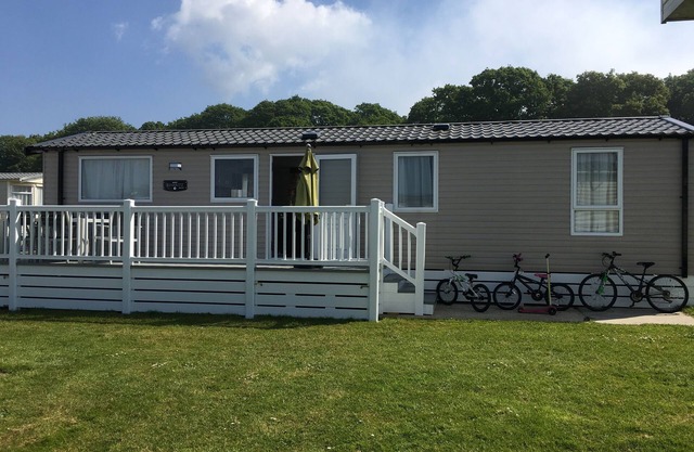 3 Bed Luxury Mobile Home Hoburne Park Christchurch