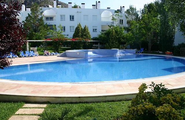 3 Bed Property with shared pool in Bellresguard, close to the beach & Pine Walk