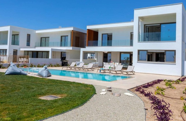 3 bed villa, gym, sauna, stunning views