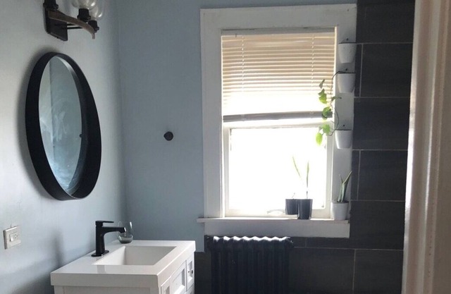 3 bedroom 1 Bath / private apt