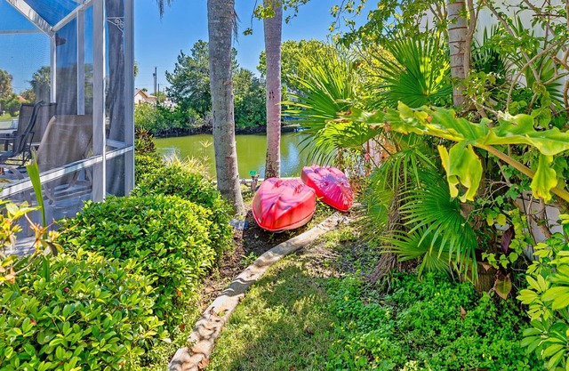 3 Bedroom 2 Bath heated pool home w/table tennis