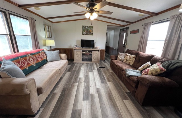3-bedroom 2-bath home in tranquil Neodesha with AC, WiFi