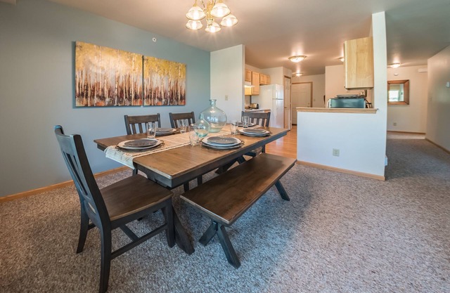 3 Bedroom 2 bath luxury condo, 5 minutes from the medical corridor and downtown