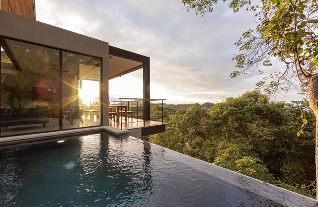 3 Bedroom, 3.5 Bathroom - Ocean View Home
