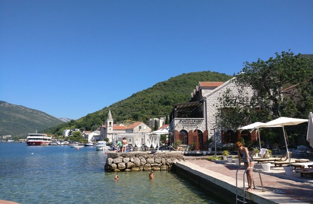 3 bedroom 3 bathroom pool ,Ivy House Montenegro