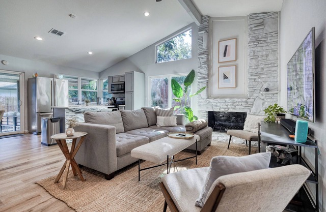 3 Bedroom, 5 Beds, Pet-Friendly South Austin Large Backyard