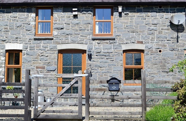 3 bedroom accommodation in Llwyndafydd, near Llandysul