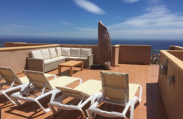 3 bedroom apartment, wifi, U.K. television, parking and swimmingpool