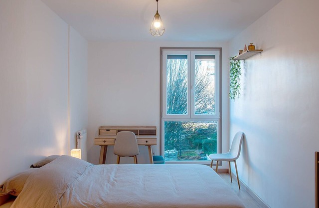 3-Bedroom Apartment for 6 People - Near Geneva - 2 Stars