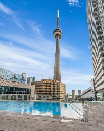3-Bedroom Apartment in the Heart of Downtown Toronto Walk to Shops and Attractions