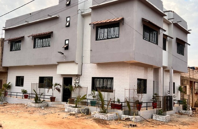3-bedroom apartment in beautiful Sebikotane with AC, WiFi