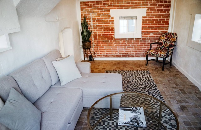 3 Bedroom Basement Bungalow next to Cheeseman Park