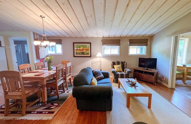 3 Bedroom Beachfront Cottage on Lake of the Woods