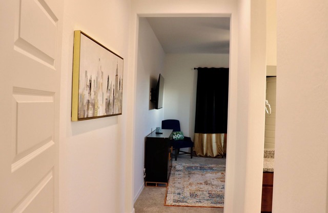 3-bedroom building in phenomenal Surprise with WiFi, AC
