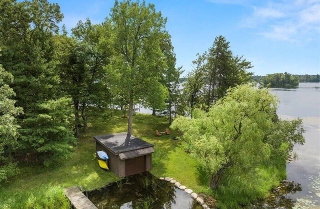 3-bedroom cabin + authentic log cabin that sleeps an additional 4-6 people !