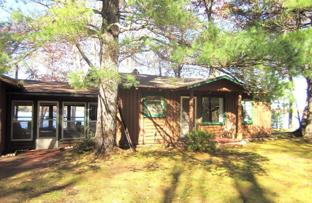 3 bedroom cabin on Lake Shishebogama in Minocqua, WI