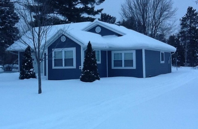3 Bedroom, Cozy Cottage Near Seney Wildlife Refuge