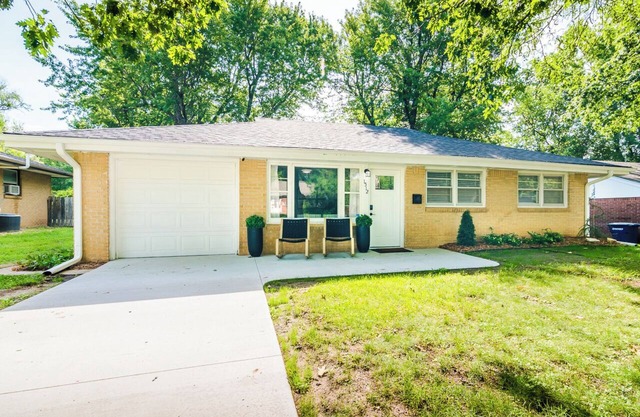 3 bedroom cozy house located footsteps away from KSU’s sporting events!