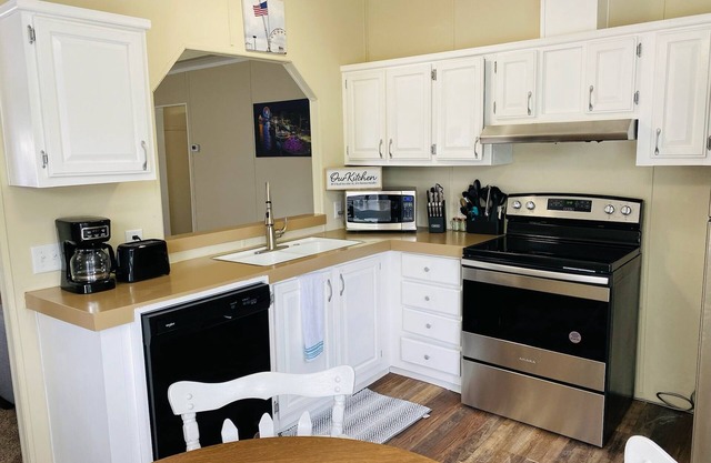 3 bedroom Game room home 10 minutes from Indiana Beach