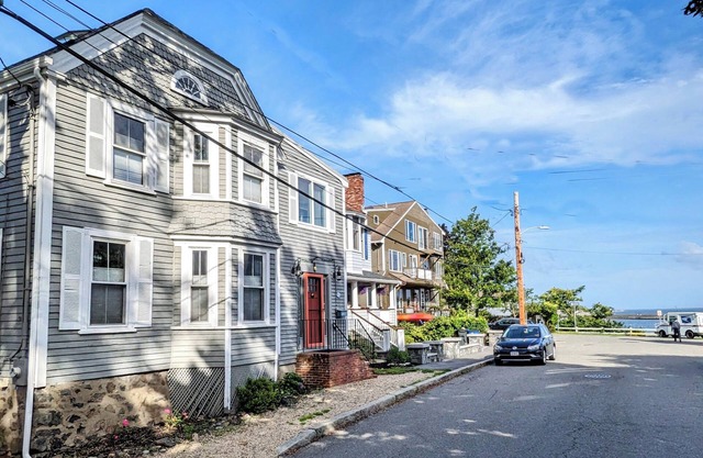 3-bedroom harborside home in charming Marblehead with WiFi, AC, fitness room