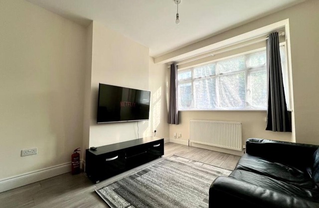3 Bedroom Holiday Home