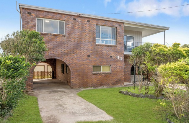 3 Bedroom home directly across from beach access.