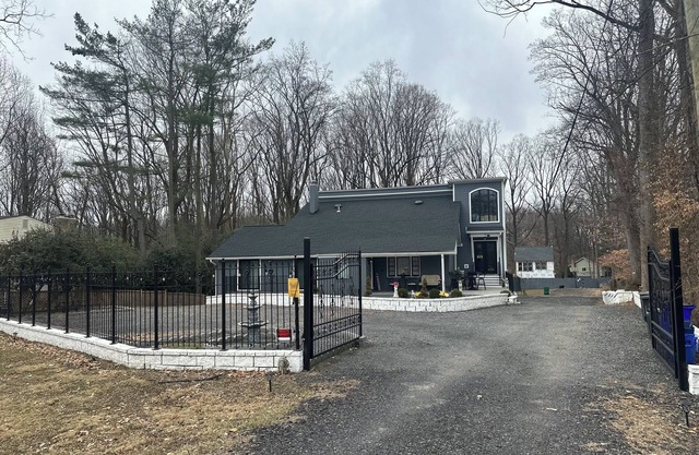 3-bedroom home in awesome quiet neighborhood of Bethesda with WiFi, AC