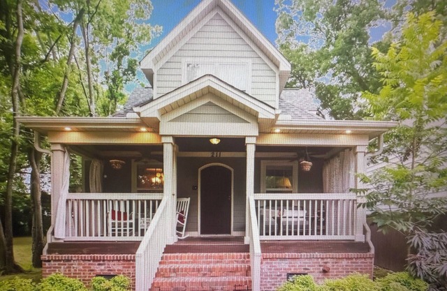 3-bedroom house in awesomeve entertainment and easy access to 565.