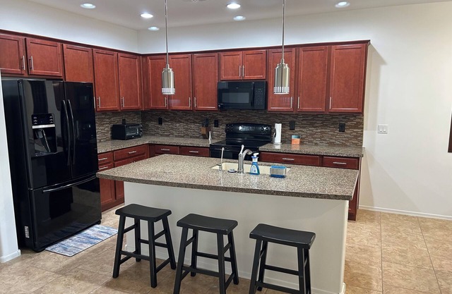 3-bedroom house in quiet gated community to enjoy the serene beauty of Marana