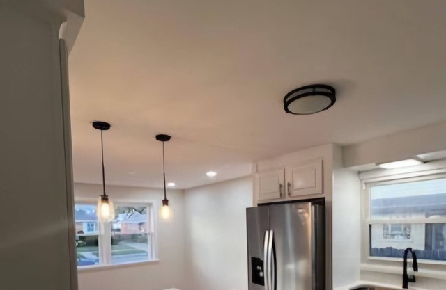 3-bedroom house in wonderful Chicago, near Evergreen Park-87th and California