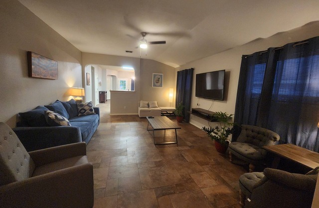 3-Bedroom House Near Six Flags and SeaWorld