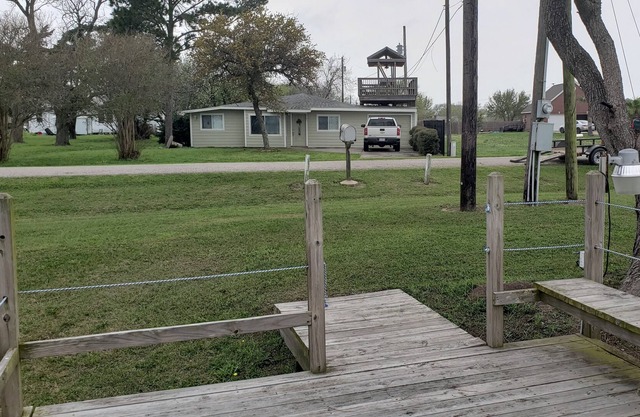3 Bedroom House on the Water with lighted Fishing Pier