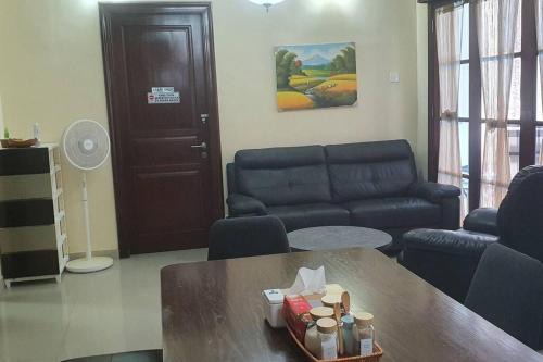 3-Bedroom house with pool near park 10min to beach