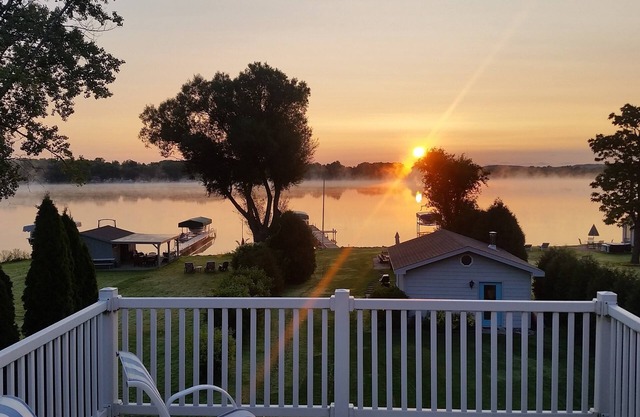 3 Bedroom Lake House on Druid Lake, Erin - 5 minutes from Erin Hills Golf Course