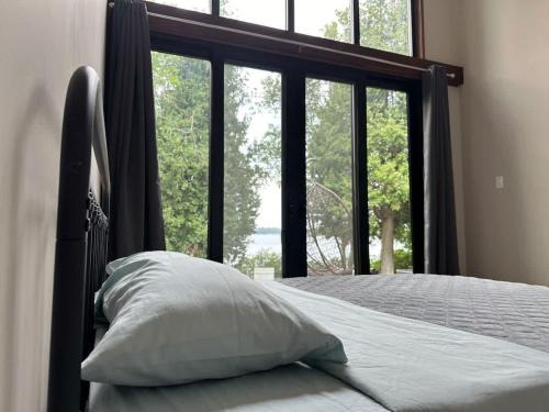 3-bedroom Lakefront Villa #9