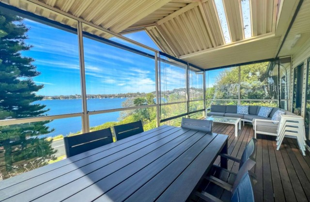 3 Bedroom Lakeside Home with stunning 180deg view of Lake Macquarie