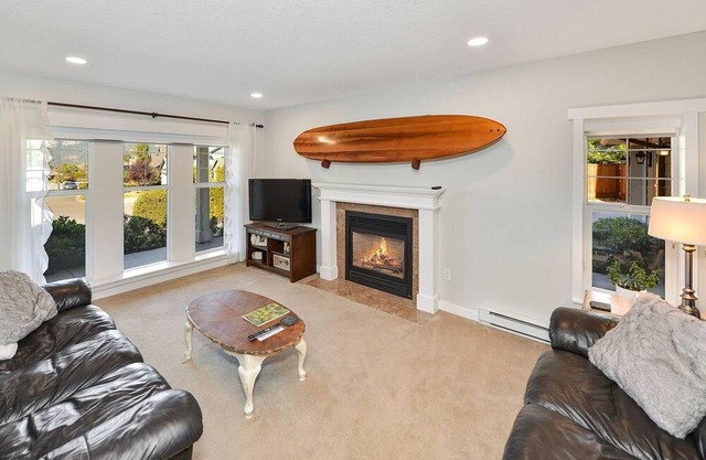 3 Bedroom Modern Executive Home in the Seaside Community of Cowichan Bay