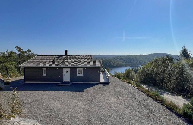 3 bedroom nice home in Lyngdal