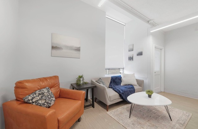 3-bedroom Pod in Kansas City w/WiFi, AC, Parking & Dedicated Workspace by UMKC