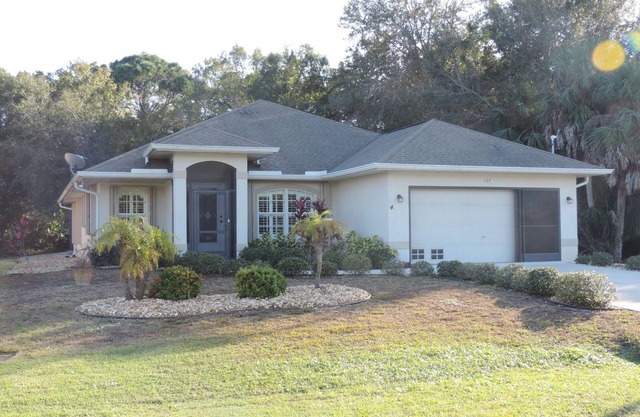 3 bedroom Pool Home in Quiet Neighborhood near Bike Trail