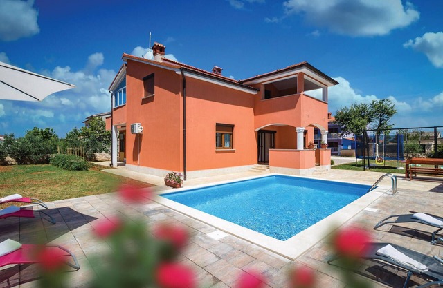 3 bedroom stunning apartment in Liznjan