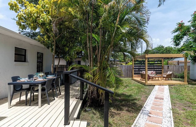 3 Bedroom Tampa Home with AMAZING HOT TUB!