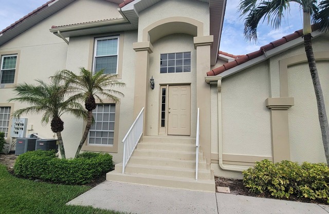 3-bedroom townhome fabulous Fort Myers. Close to Fort Myers Beach!