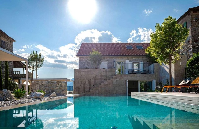 3 bedroom villa w/pvt pool, direct sea acess