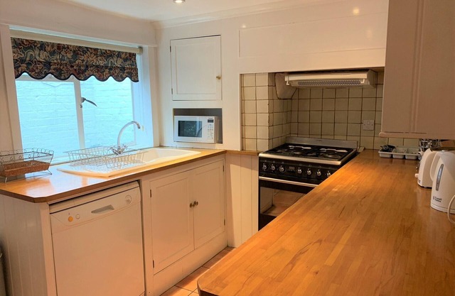 3 bedroomed property ideally located close to London and top tourist attractions