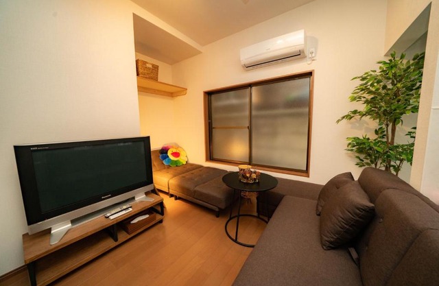 3 Bedrooms Home in Shinjuku's Food Heaven Area