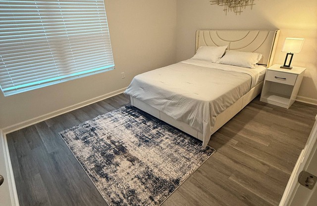 3 bedrooms modern comfort house with great services in a very good location.