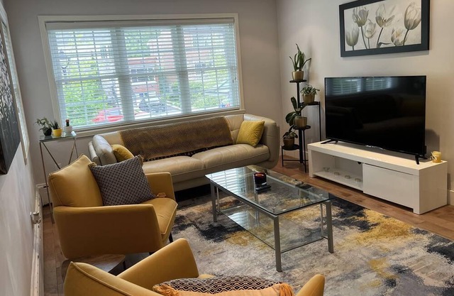 3 bedrooms place in Montreal , with patio, free parking, 10-15 min to downtown