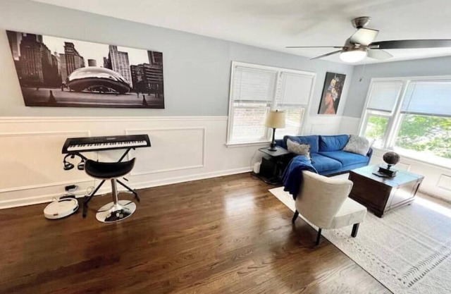 3 beds Summer Escape in Humboldt Park