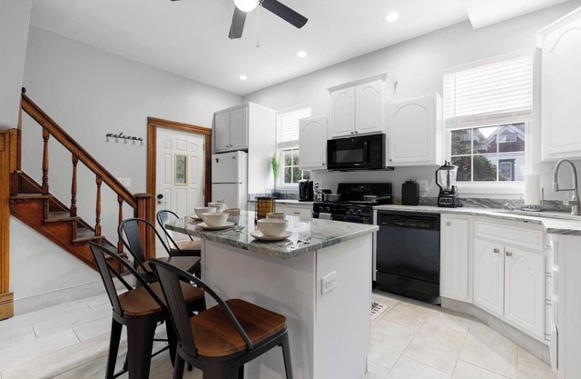 3 BR/2 Bath house close to downtown